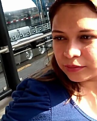 Bella Chica de Labios Carnosos in der U-Bahn
