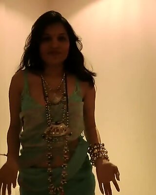 Indisk erotikk dansevideo av ren ludder kavya sharma