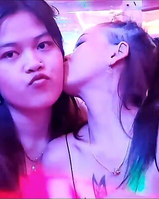 Mlive tajki lesbijki, azjatki ulica meat lesbijki, japonki lesbijki całowanie